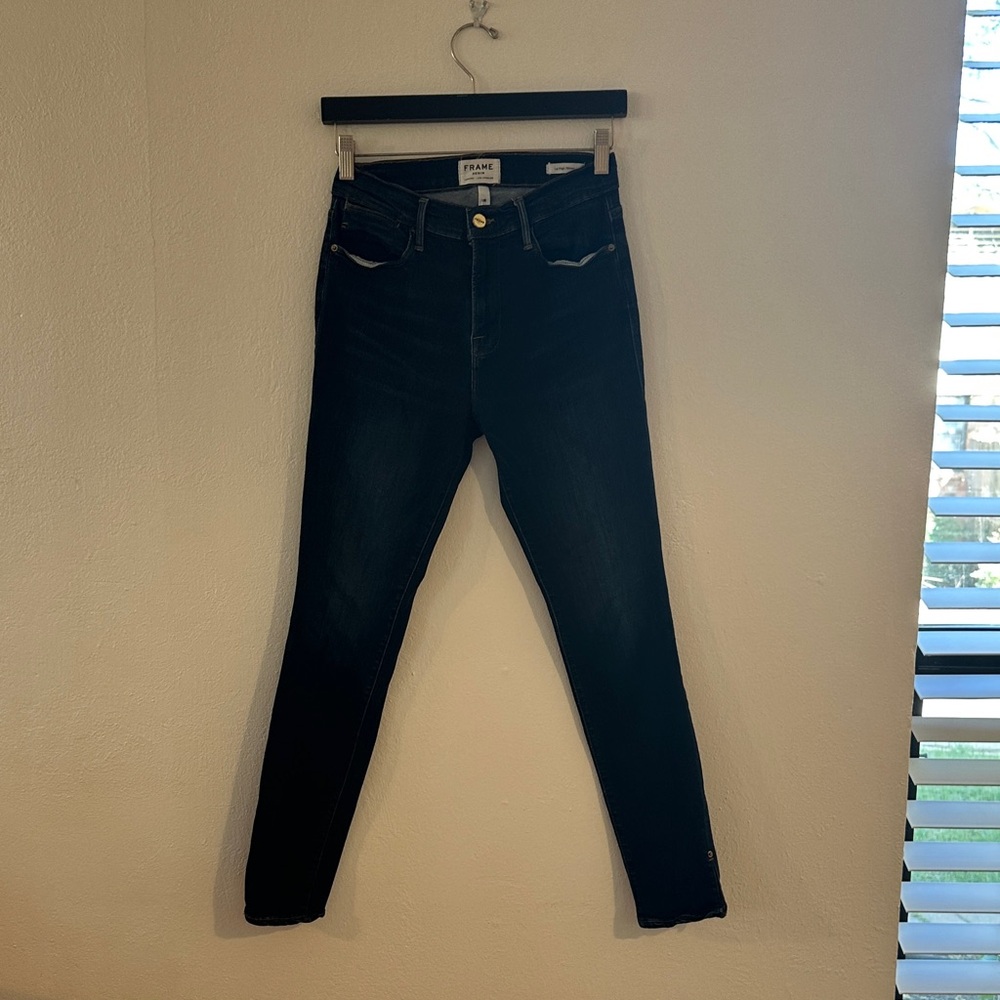Frame Denim Slim Skinny Jeans in Dark Blue Wash